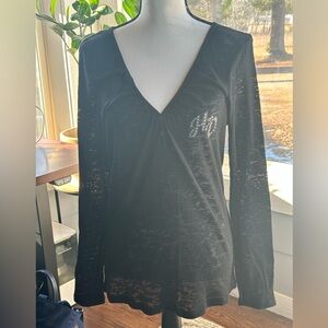 EUC! Women’s Harley-Davidson V Neck long sleeve top. Size Large